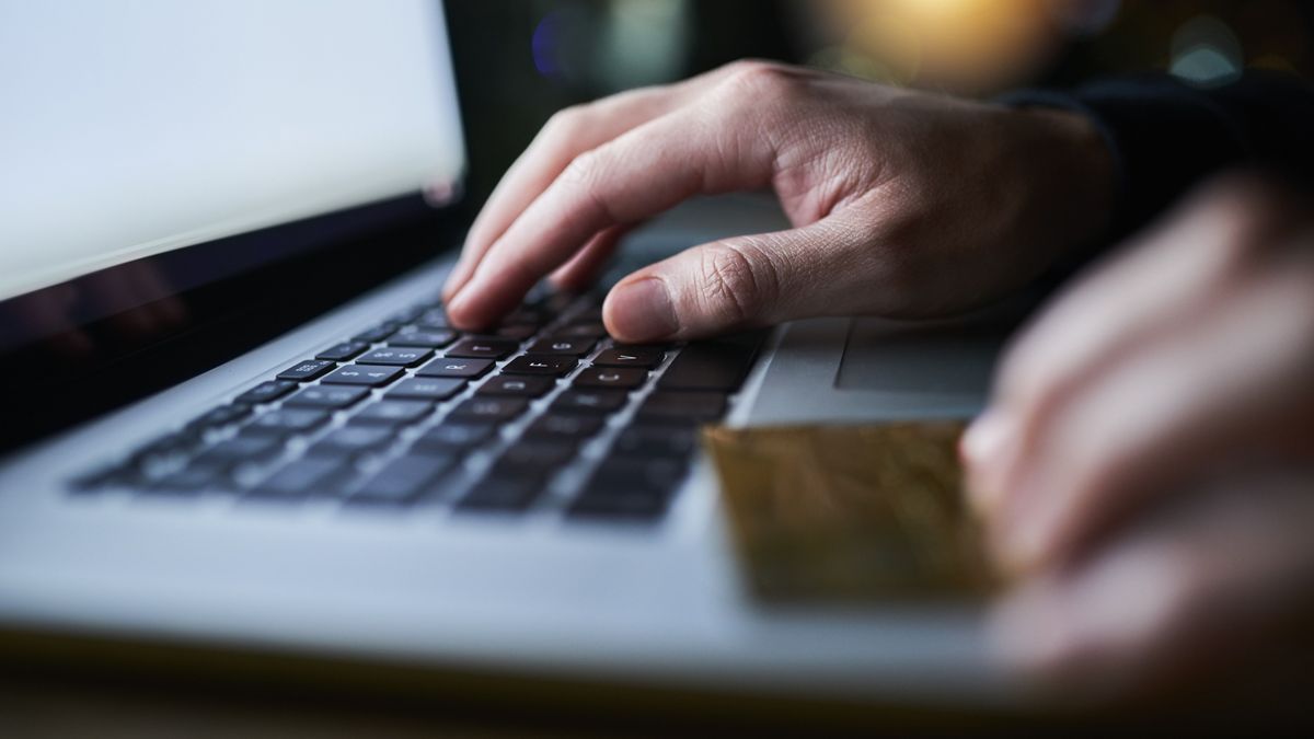 Kilencmilliót nyúltak le az álbrókerek a hiszékeny áldozatuktól Zalában – légy gyanakvó!
