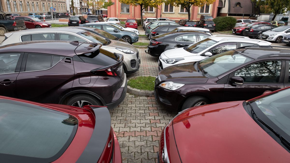 Nem BMW, nem Tesla – kitalálja, mi Magyarország kedvenc autója?