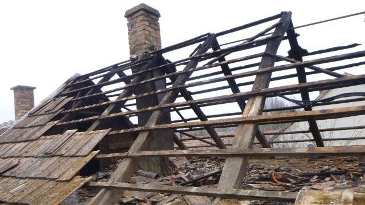 Leégett a ház, robbanás is történt, zalai tűzoltók is részt vettek a mentésben