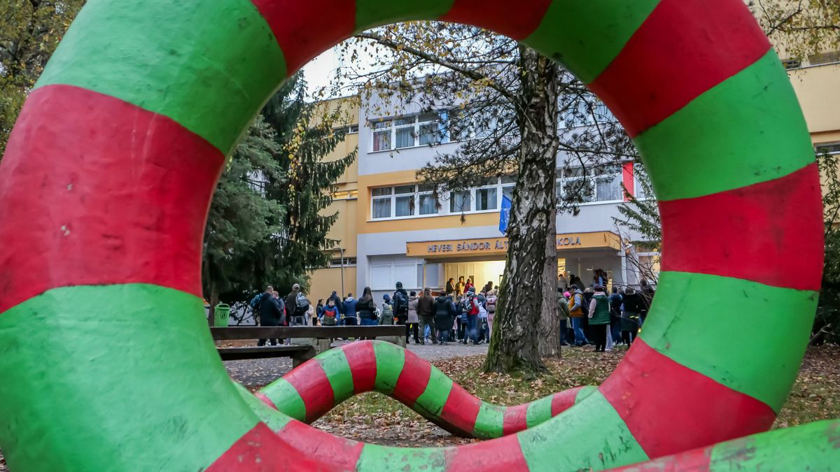Egyedi lámpásokkal világítottak a zalai városban (galéria, videó)