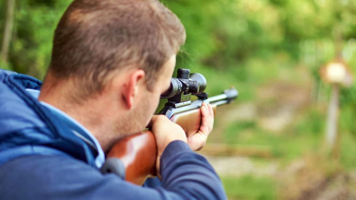 Elképesztő bűncselekmény! Nyakon lőtte szomszédját egy zalai férfi!