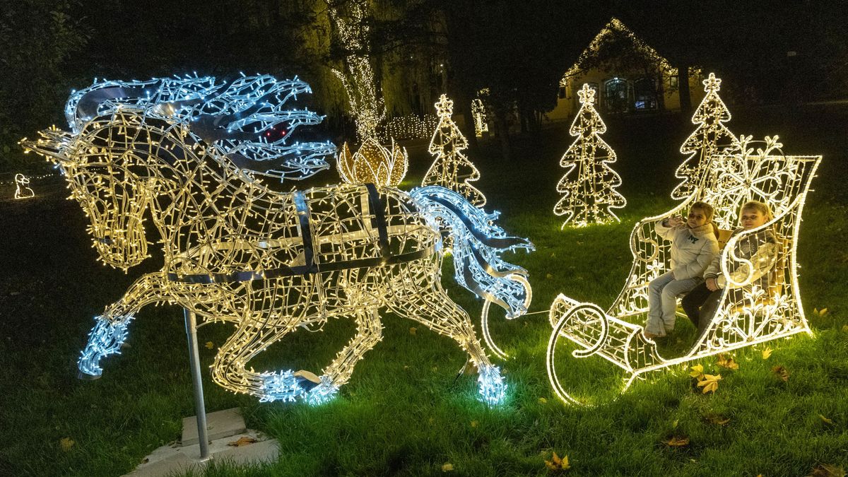 Lépj be a fényből szőtt mesébe! Több mint félszáz különleges fényszobor vár a skanzenben (galéria)