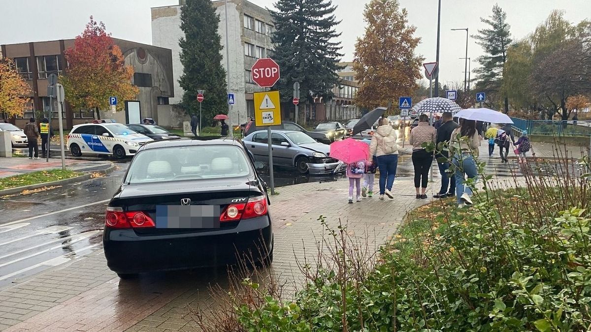 Árokban landolt a futárkocsi
