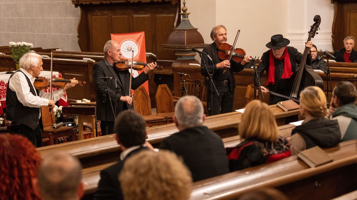 Erdélyben turnézott a Muzsikás együttes