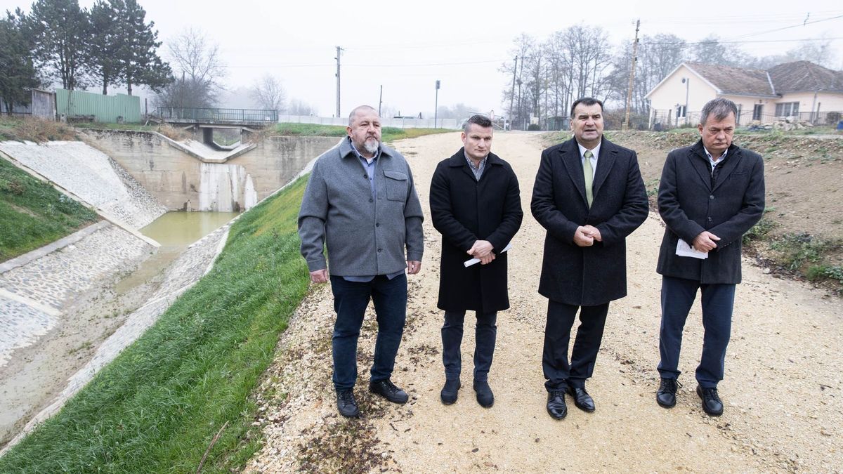 Megszűnt az árvízi veszélyeztetettség – ezt a patakot ilyen védművekkel tartják kordában (galéria, videó)