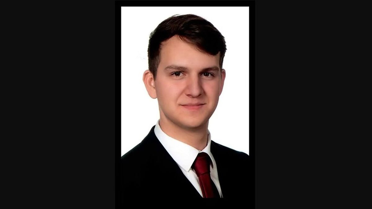 Meghalt a Széchenyi István Egyetem fiatal hallgatója - búcsúzik a gyászoló intézmény Dávidtól