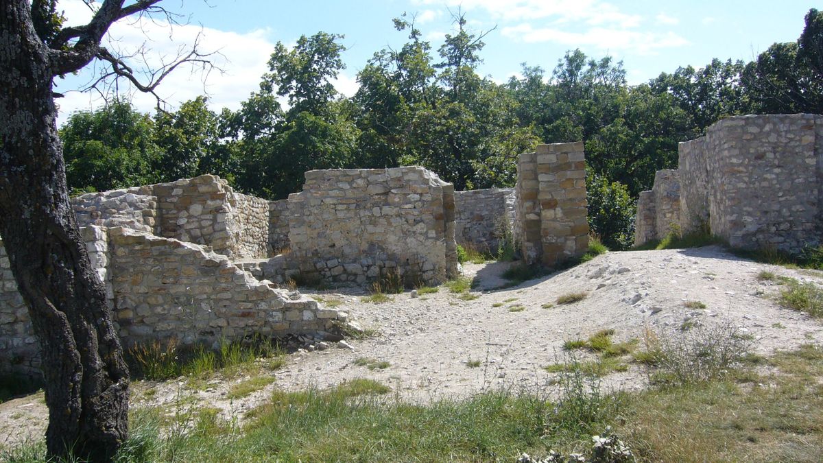 Várurak, rablólovagok és kegyes nagyasszonyok