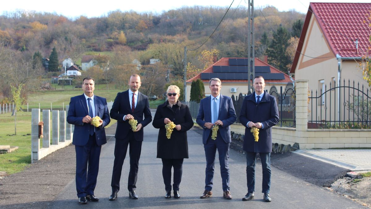 Ezért gyűltek össze vezető zalai politikusok a kis faluban - szimbolikus jelentősége van a találkozónak