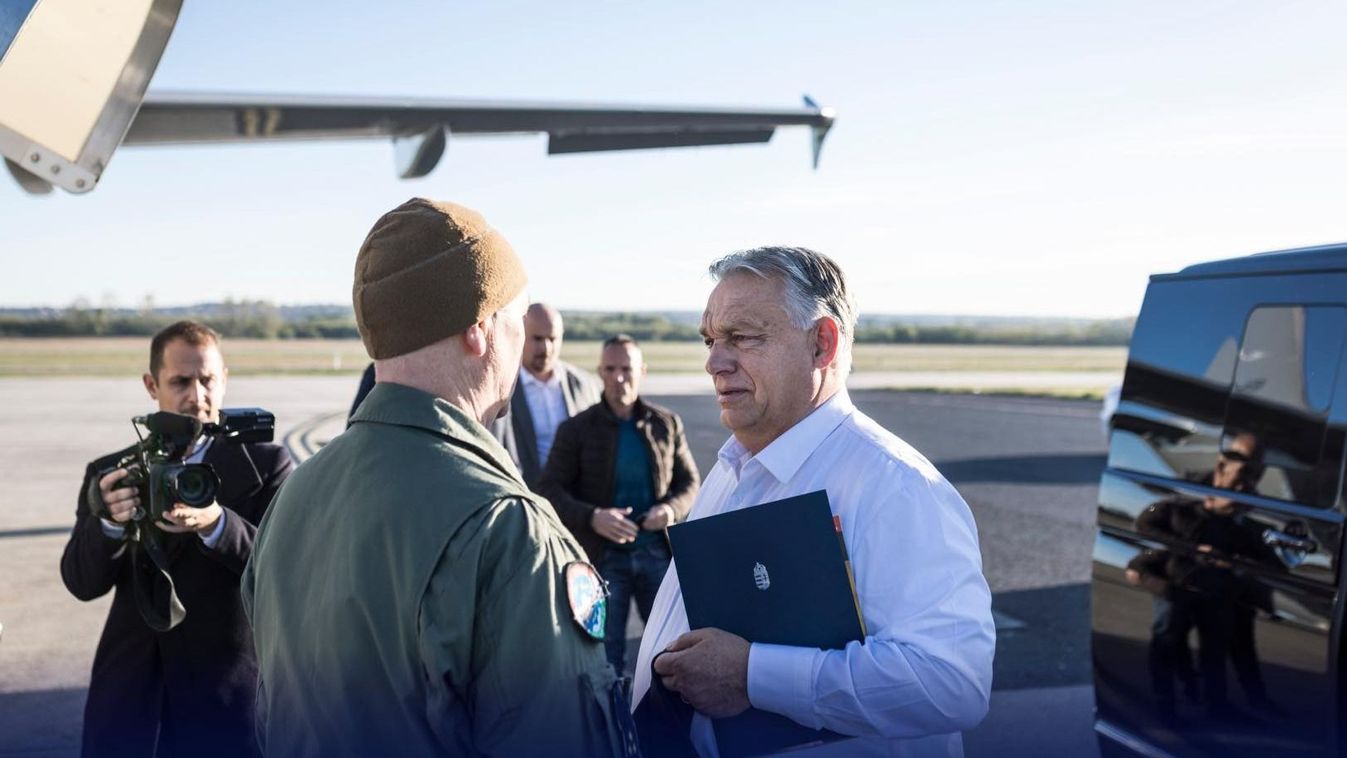 A magyar miniszterelnök megérkezett Egyiptomba