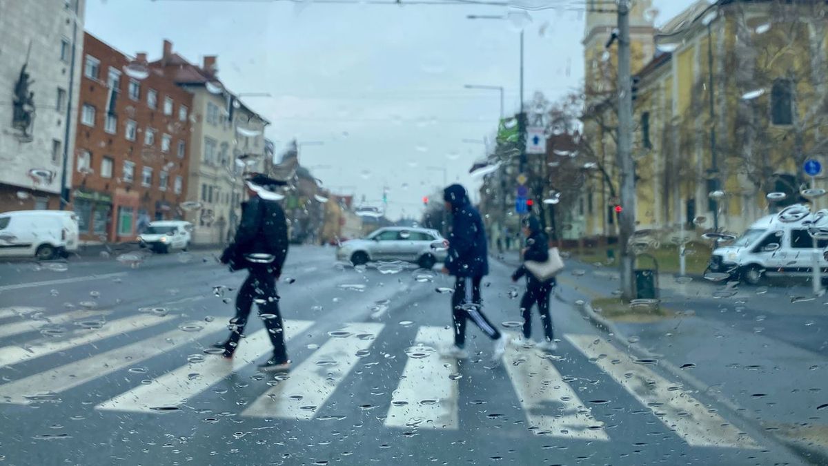 A fejünk nem fáj, ám a hangulatunk még mindig borongós lesz kedden?
