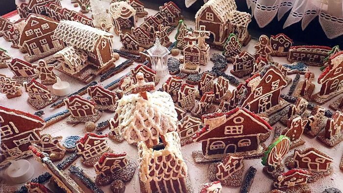 Csoda a terepasztalon: mézeskalácsból építették fel a zalai falut