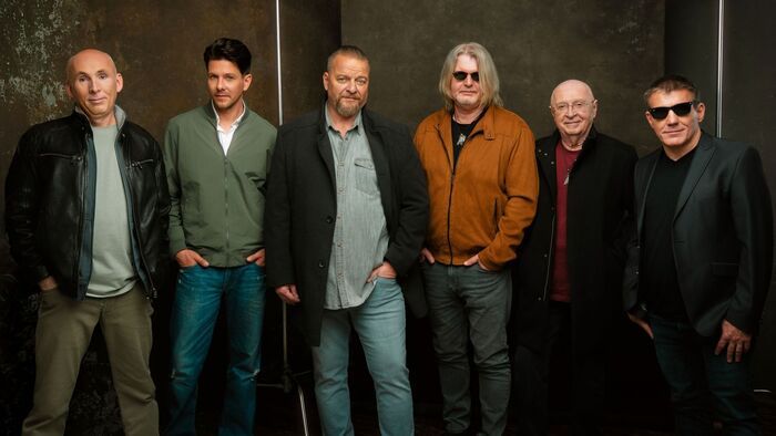 Színészlegendák előtt tiszteleg az Ismerős Arcok új videóklipjében