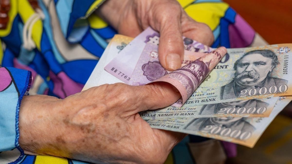 Havi pluszpénz nyugdíjasoknak! Akár 8 ezer forinttal is nőhet az ellátás