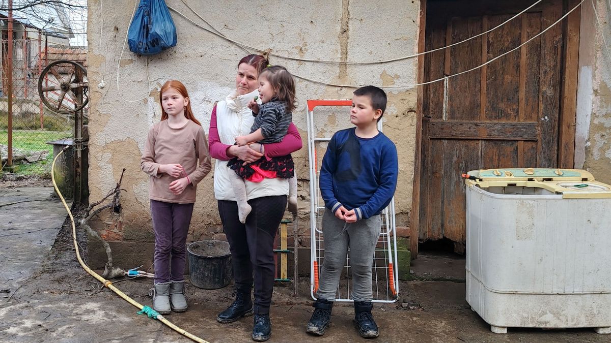 Brutális állapotok Kárpátalján: kényszersorozástól rettegnek a férfiak, akiket hiába vár vissza a családjuk (galéria)