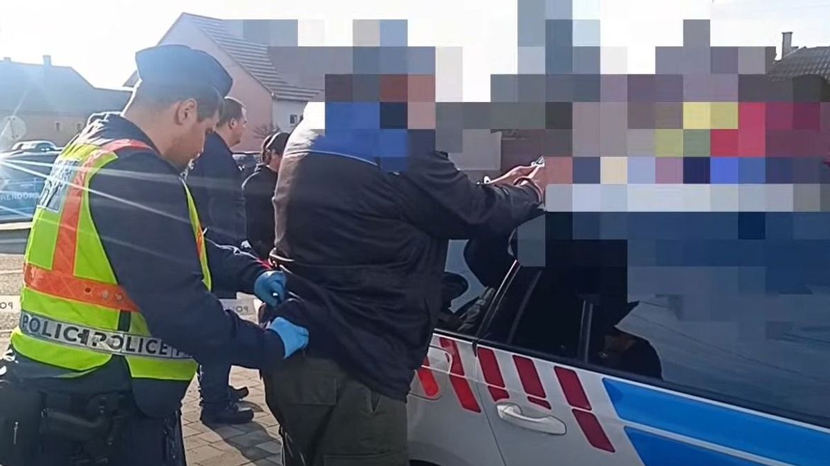 Rendőrségi videó: így fogták el az idős férfit, aki a szomszéd vármegyében rálőtt a polgármesterre