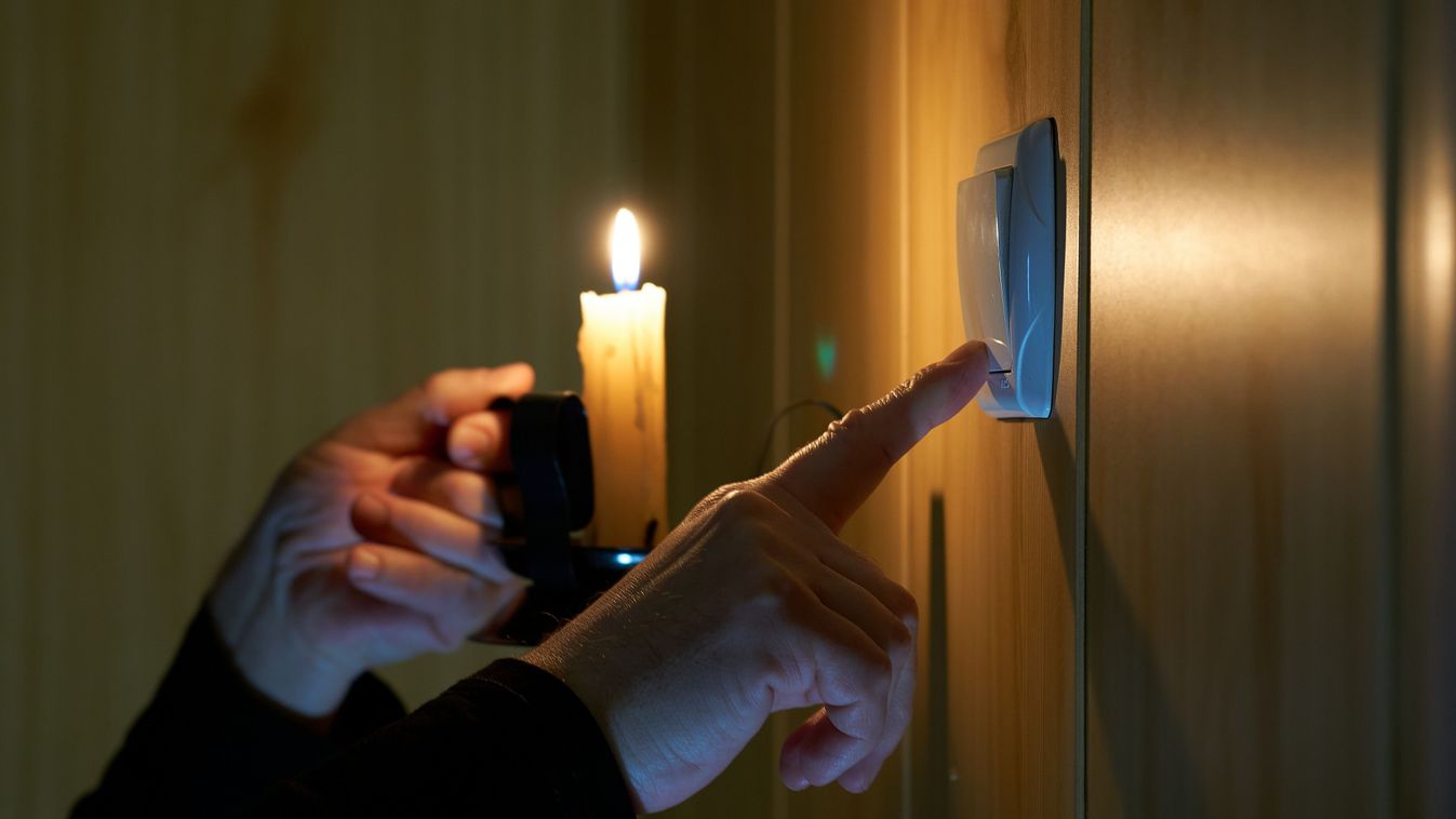 Ne akarj tévézni vagy internetezni – ezeken a településeken többórás áramszünet...