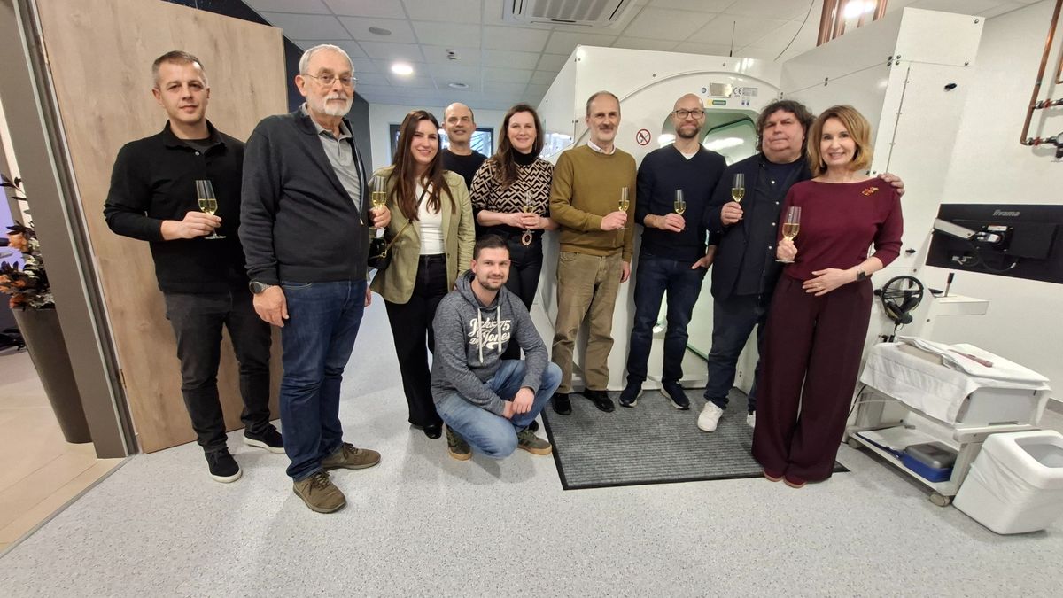 Új távlatok a határon átnyúló gyógyításban. Szlovén sebészek tanultak a zalai egészségügyi központban