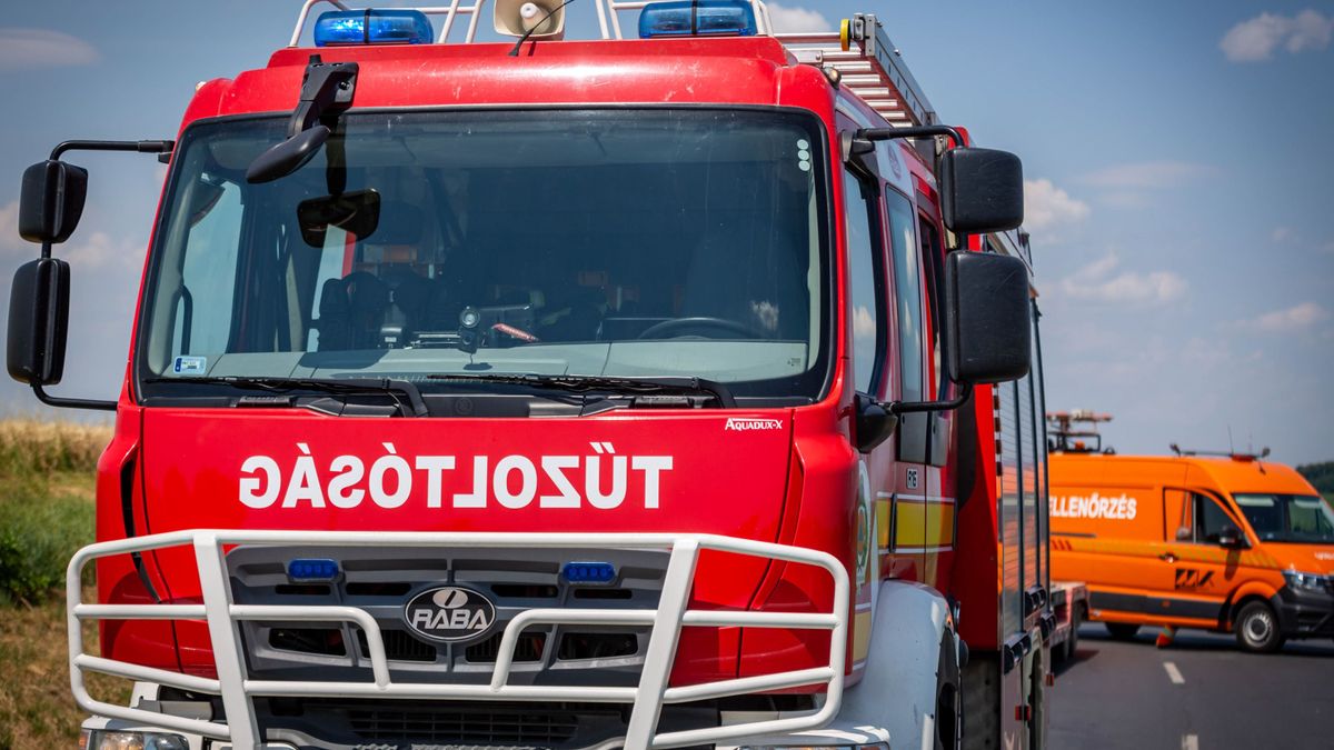 Nagy karambol a zalai úton, mentők és tűzoltók dolgoznak a helyszínen