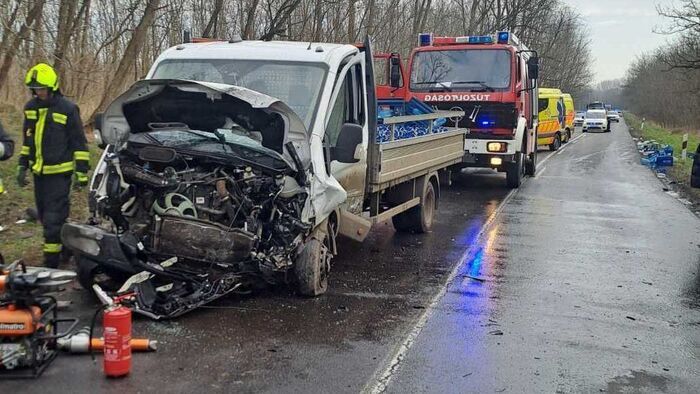 Drámai baleset a magyar mellékúton: ketten meghaltak az összetört Opel Astrában (fotó)
