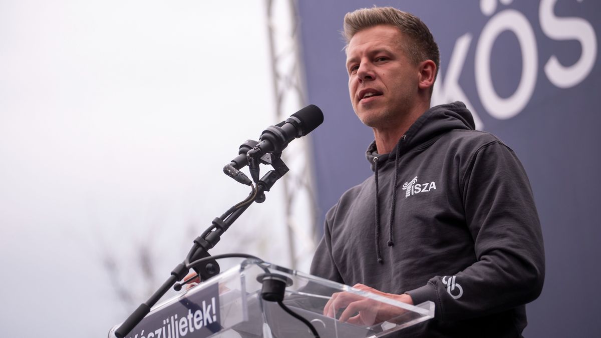 Szijjártó Péter rágalmazás miatt feljelenti Magyar Pétert