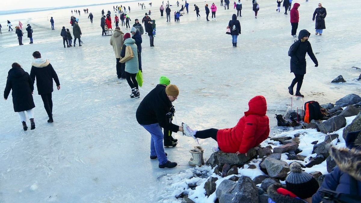 Műjégpályát szeretnének építeni, közvetlenül a Balaton-parton