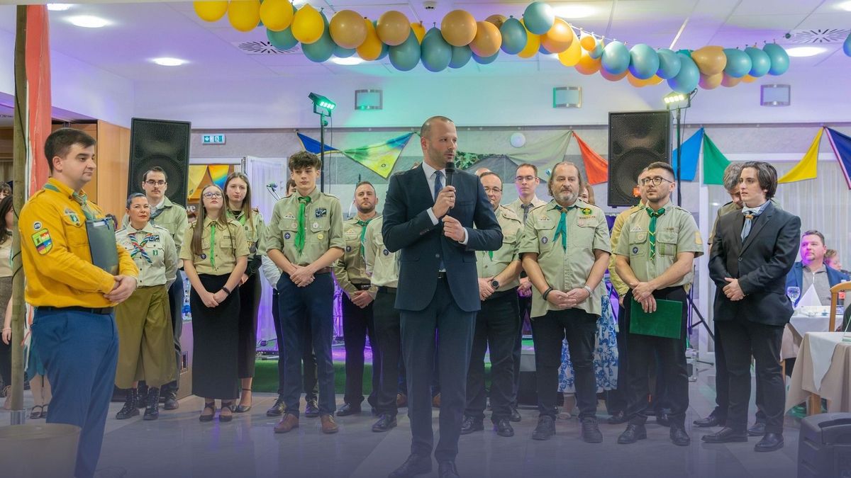 Így báloztak a zalai cserkészek a Balatonnál, a képviselő is méltatta őket (képgaléria)