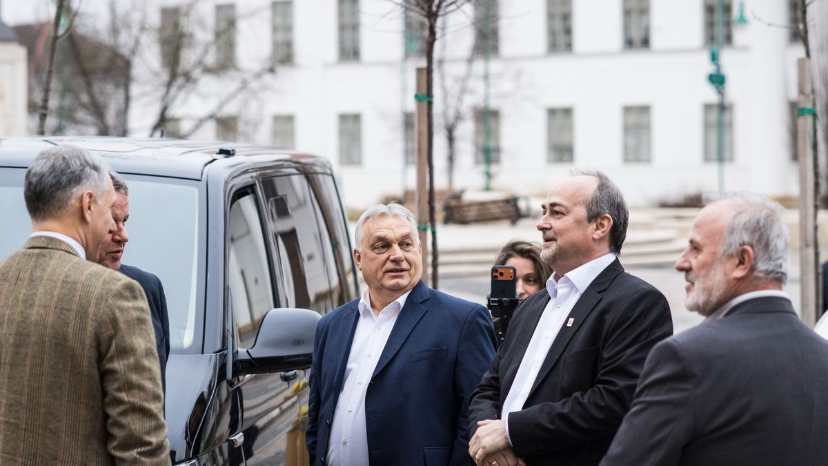 Szekszárdon folytatta országjárását Orbán Viktor (videó)