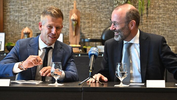 Orbán Viktor figyelmeztet: a Tiszával belesodródnánk a háborúba (videó)