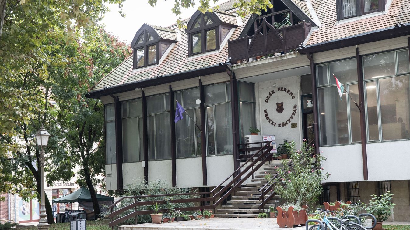 Nők a fókuszban, beszélgetés, előadás a könyvtárban