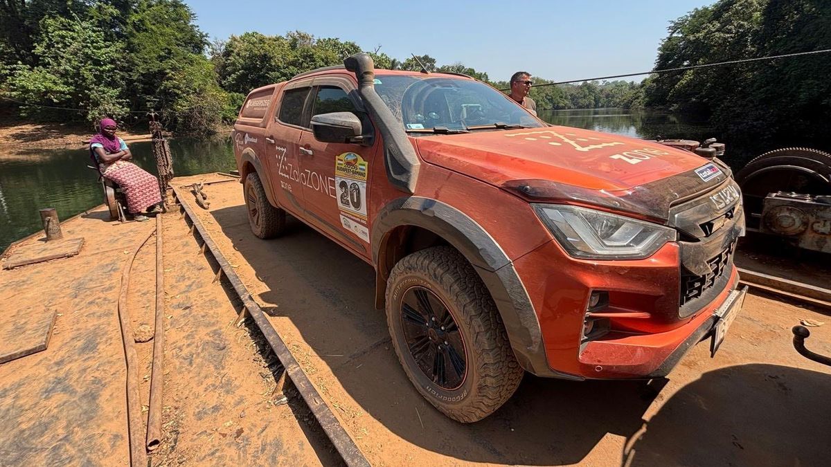 Célba értek! Túlélte a sivatagot és a vulkanikus hegyeket a Toyota, boldog az egerszegi csapat
