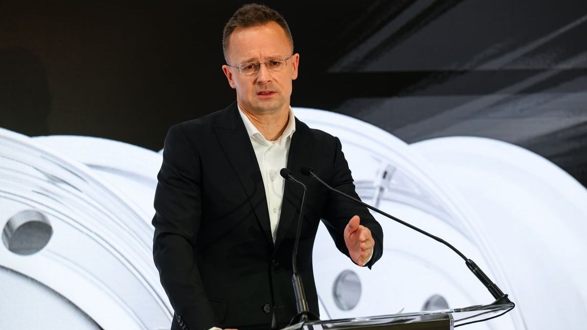 Szijjártó Péter: Ilyen durva külföldi titkosszolgálati beavatkozás soha nem volt a magyar választásba