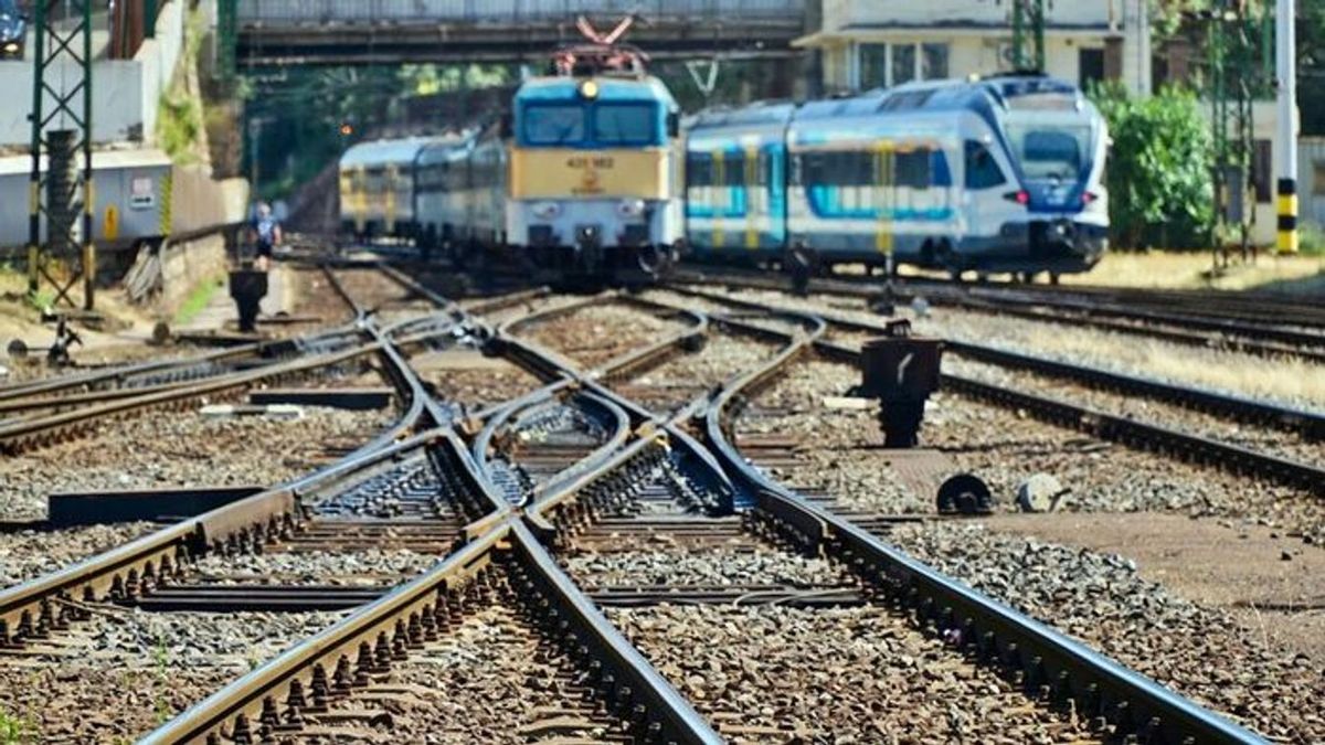 Tömegek indulnak útnak – rendkívüli intézkedéseket jelentett be a MÁV