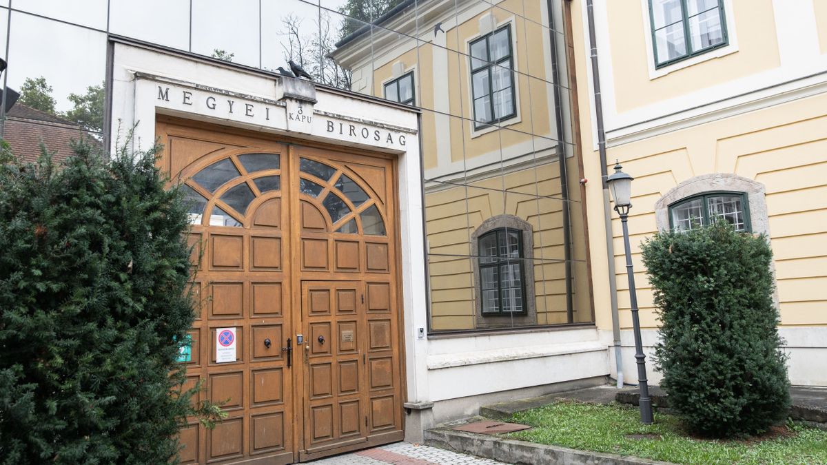 Kinek lett volna mersze így kibontatni a falat? Ők megtették