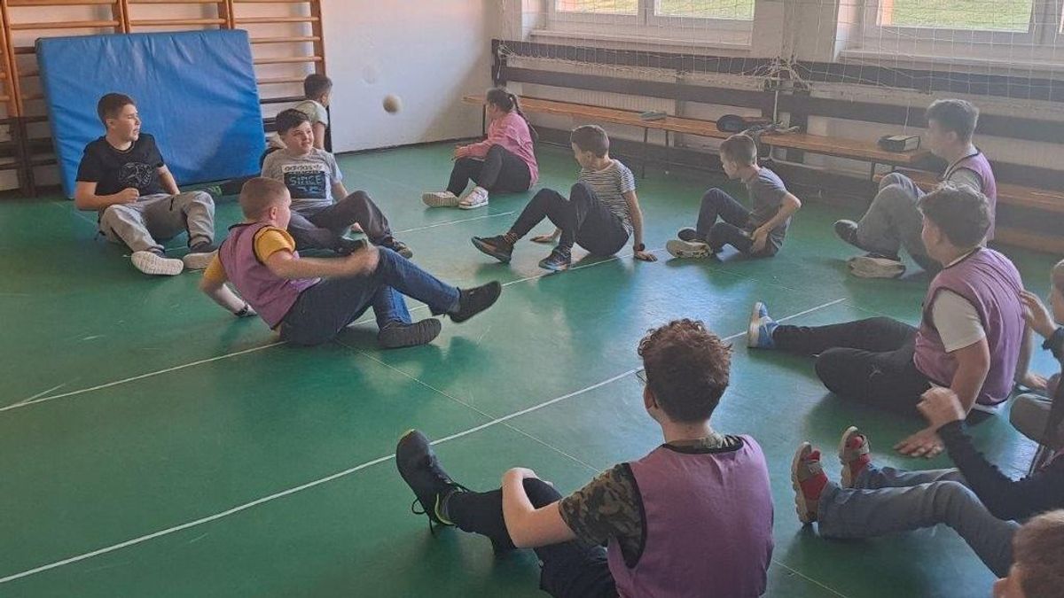 Kézilabdázni ülve? Festeni szájjal? A zalai tanulók kipróbálták