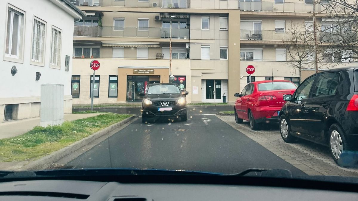 Így vezettek ti a zalai utakon – váratlan meglepetés az egyirányú utcában (videó)