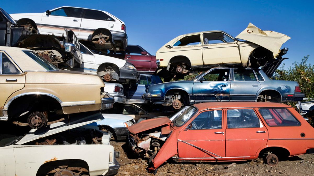 Irány a bíróság! Illegális autóbontó és szeméttelep Zalában – lebukott a hulladéknepper