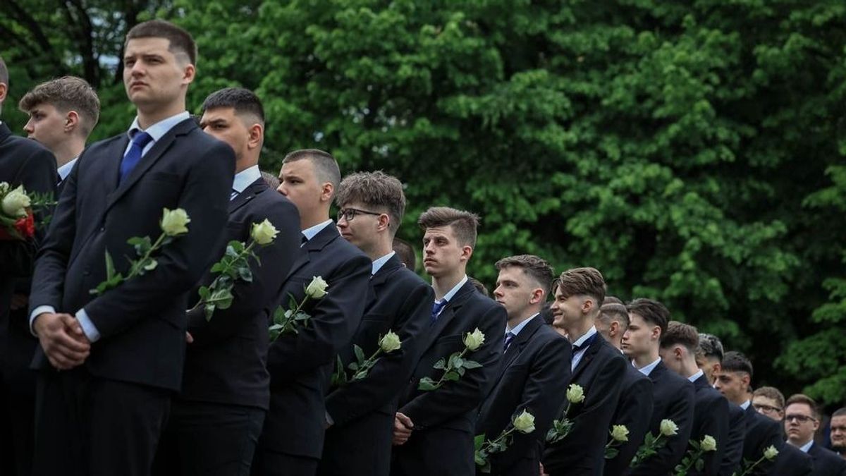 Elballagtak a végzősök a zalaegerszegi Ganz-technikumban — nézd meg képeinket, légy részese a pillanatnak! (galéria)