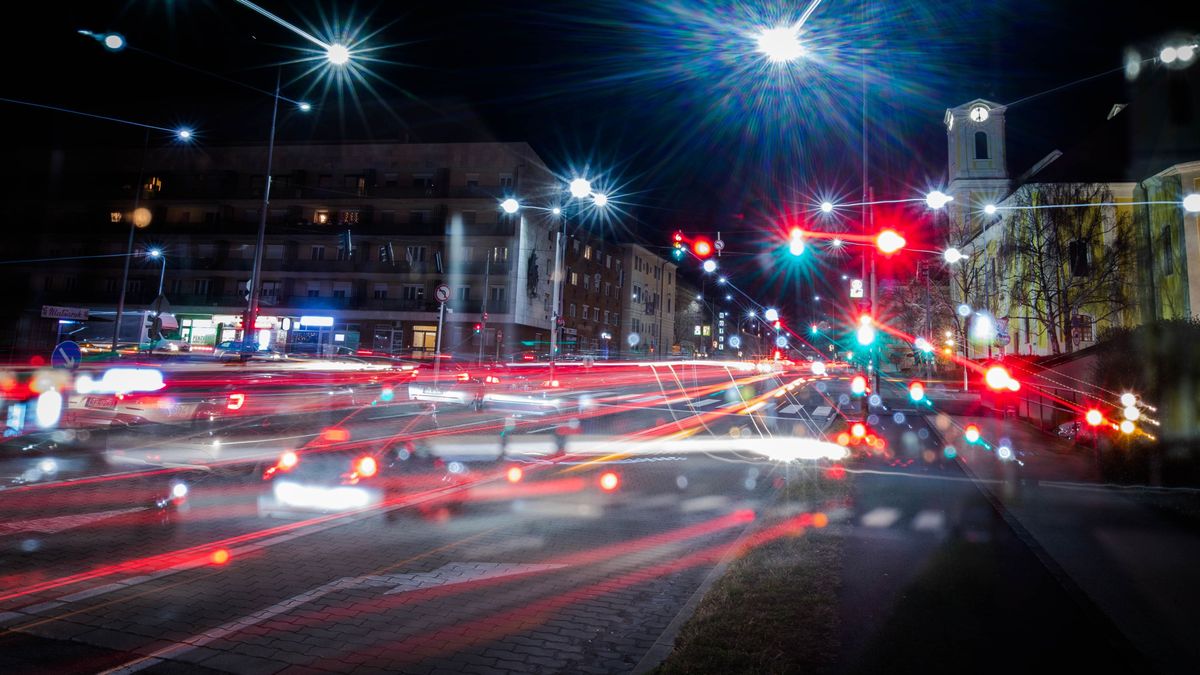 Ittas gázolás és menekülés a zalai városban – csak a saját autója darabjaiért állt meg az idős nő (fotó a cikkben)