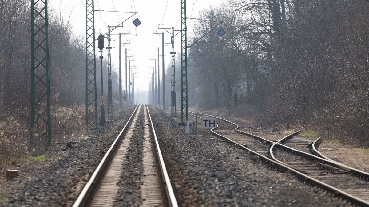 Tragédia: ma ketten haltak meg vonatgázolás során