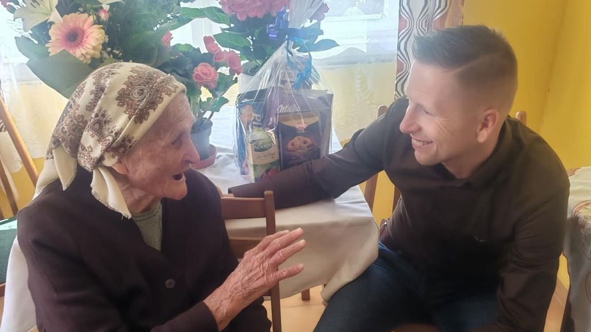 Idén is elvégezte a tavaszi munkákat a kiskertben – 95. születésnapján köszöntötték mindenki Manci nénijét