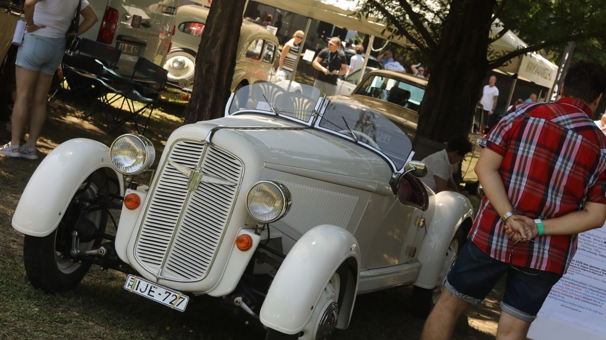 Autósmozi a szállókertben – pop, csajok, satöbbi...