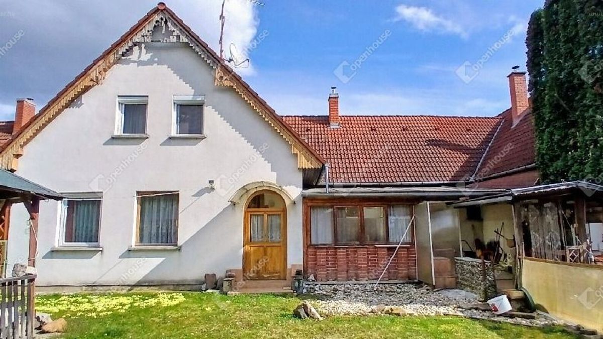 Saját erdő, medence, vasút: majdnem 200 millióért árulják a zalai város legdurvább luxusingatlanjait