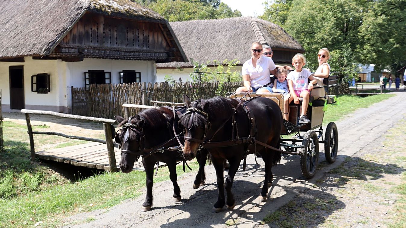 Ez is egy majális, csak másképp – a skanzen a természet csendjét ajánlja...