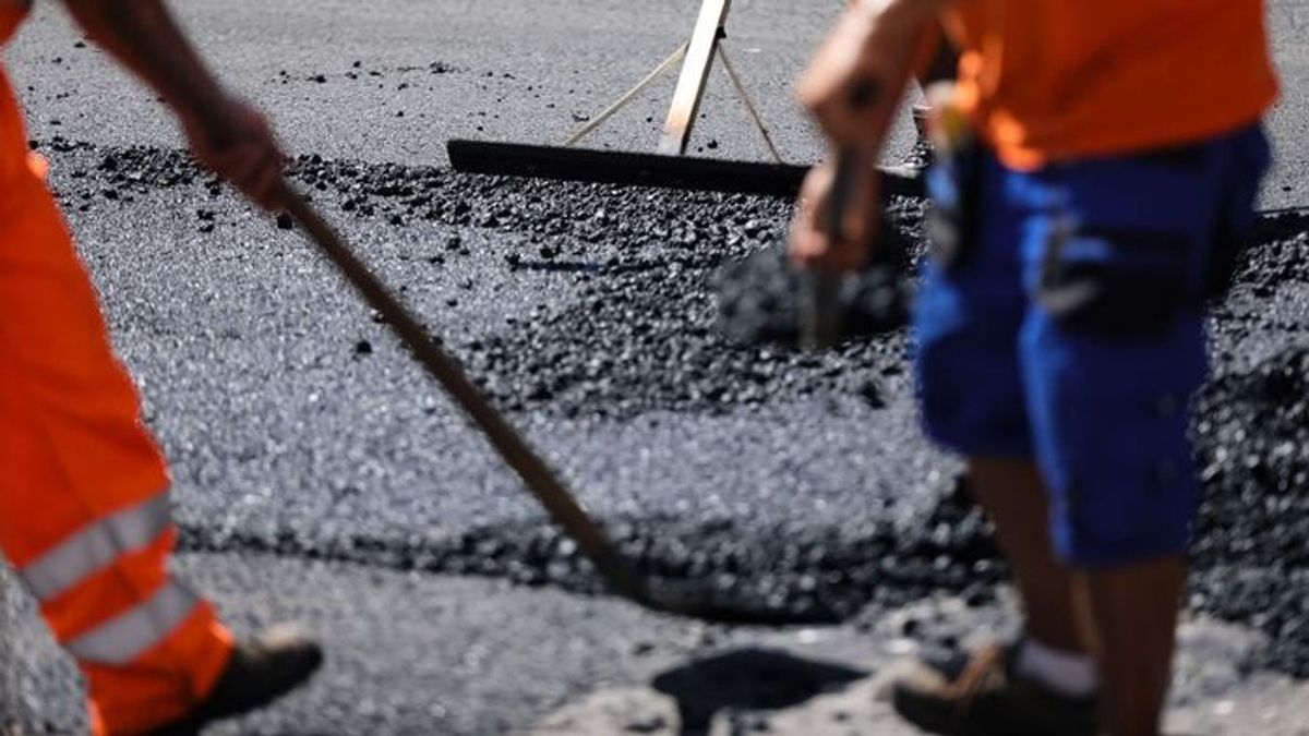 Közlekedési fennakadások várhatók, de ennek örülhetnek az ott lakók: útfelújítás, majd' egy kilométer hosszan