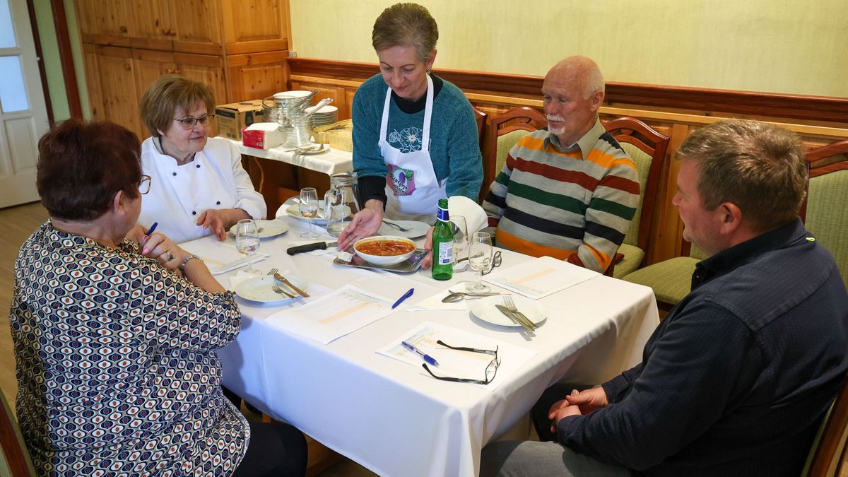 A népi konyha kincse: több mint 1000 adag étellel és édességgel várták a répa rajongóit a zalai városban (galéria)