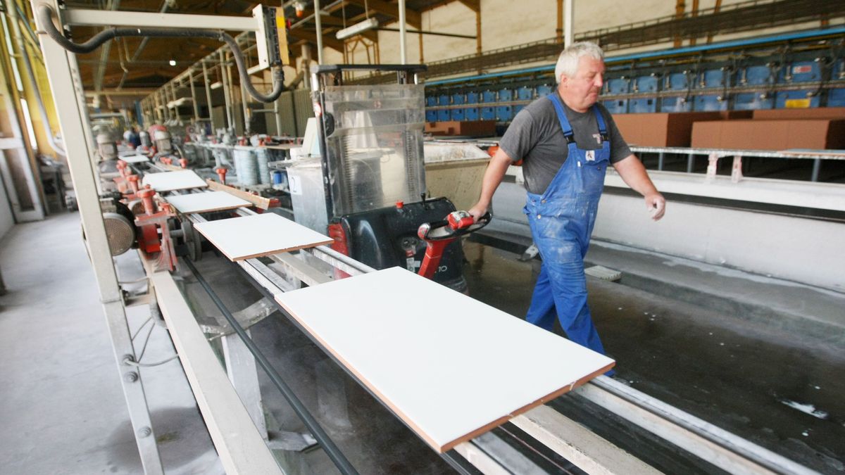 Feltámad a legendás gyár: magyar milliárdosé lett a Zalakerámia!