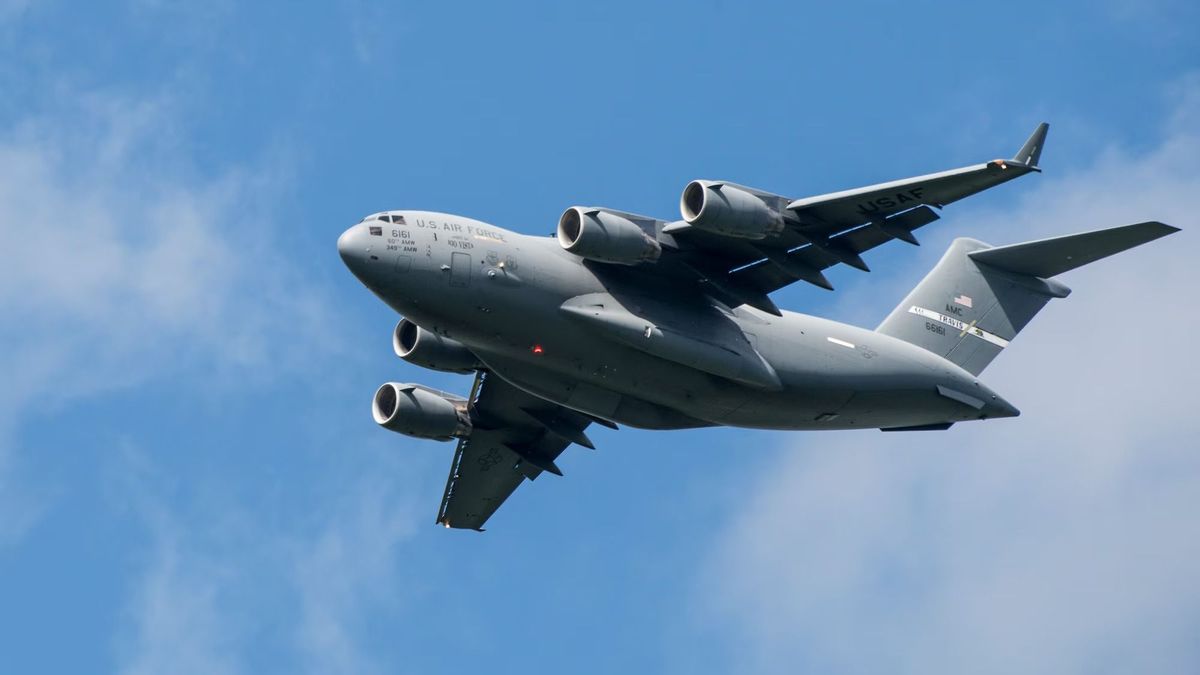 Szokatlan jelenség a légtérben: miért körözött alacsonyan egy katonai gép Zala felett?