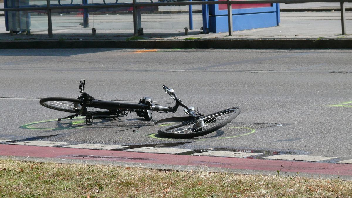 Súlyos baleset a délutáni csúcsforgalomban - egy kerékpárost gázoltak el