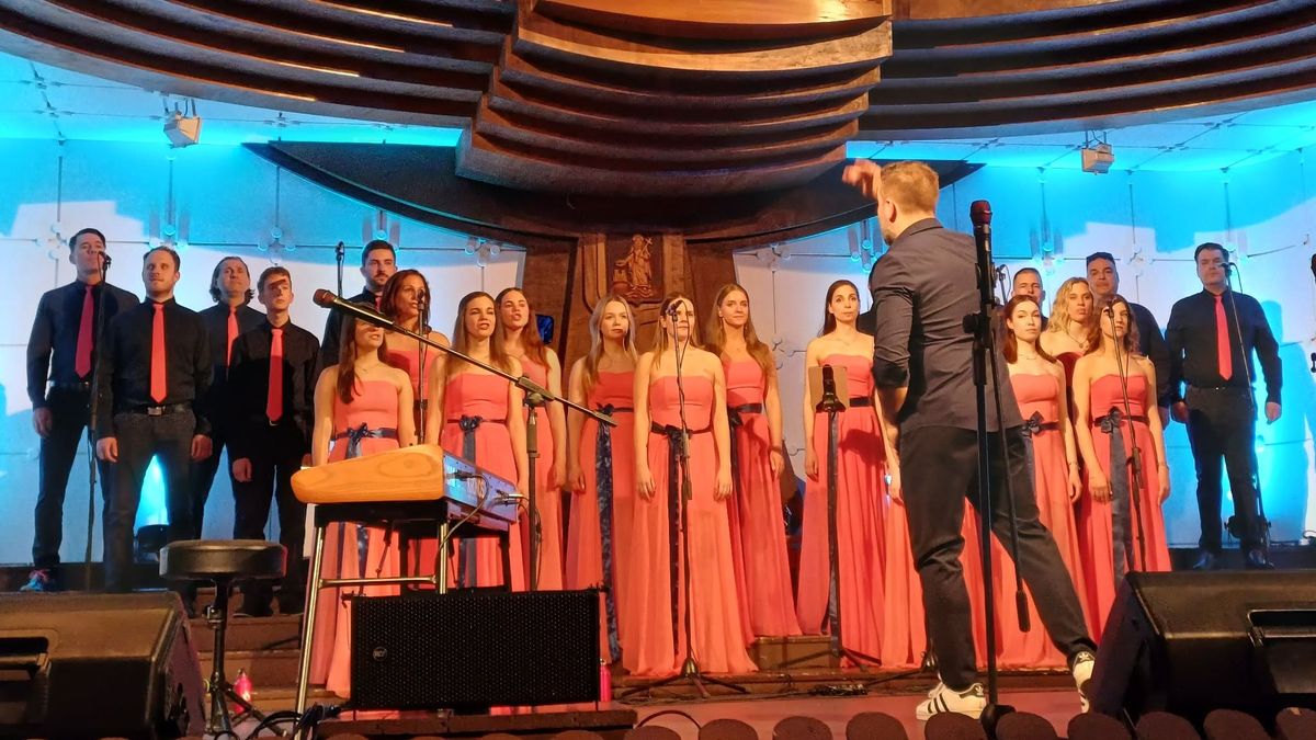 Berkes Dániel előtt is tisztelgett a VoiSingers, állva tapsolt Zalaegerszeg közönsége