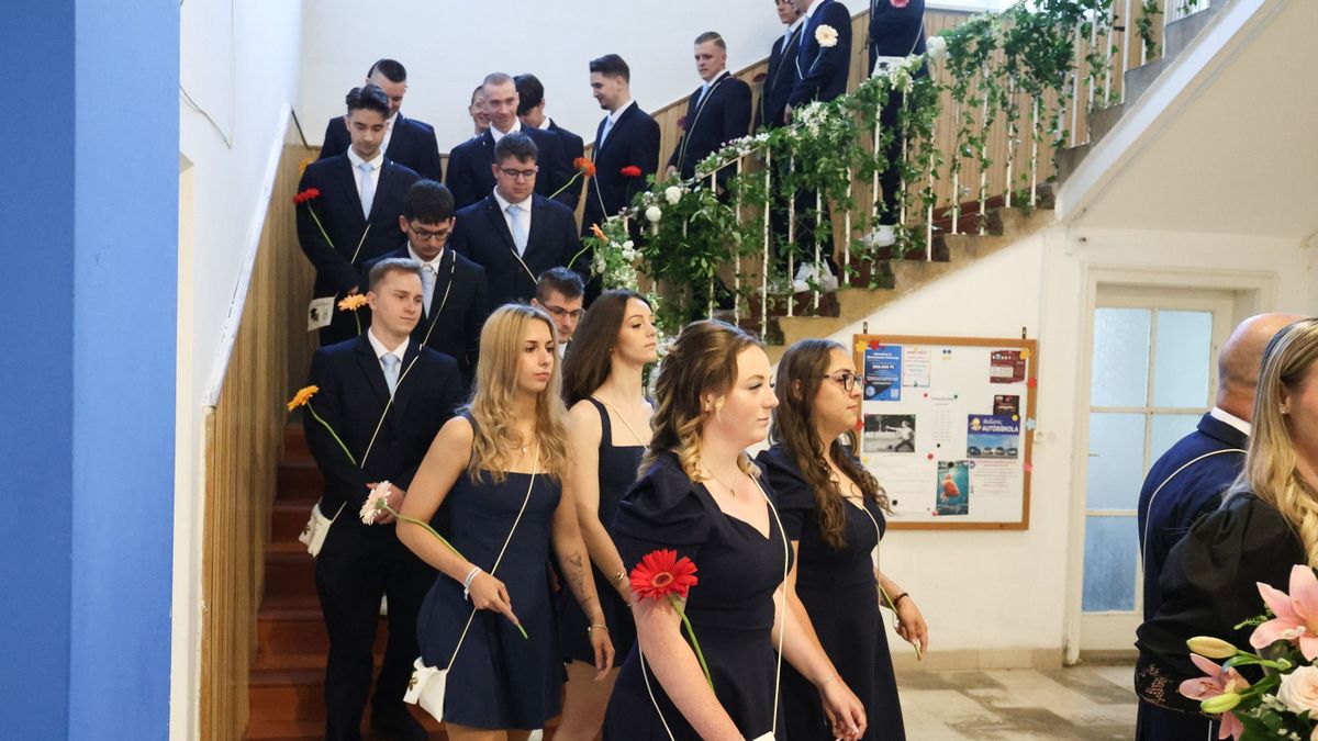 A jó szakember mindig érték – képeket hoztunk, hogy ballagtak el a zalai város technikumának végzősei (galéria, videó)